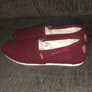 Maroon Toms